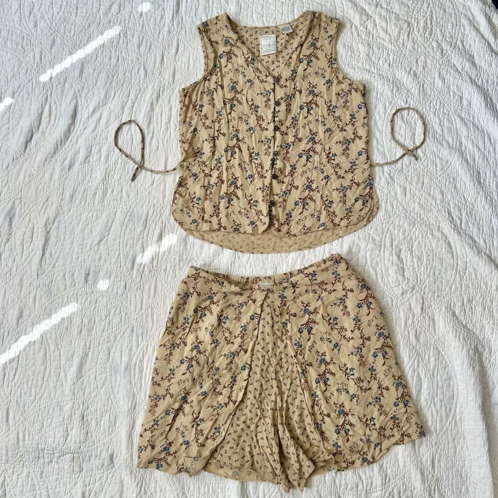 Liz Claiborne Studio Vintage Floral shirt and Shorts Set Tan Blue Petite 12
